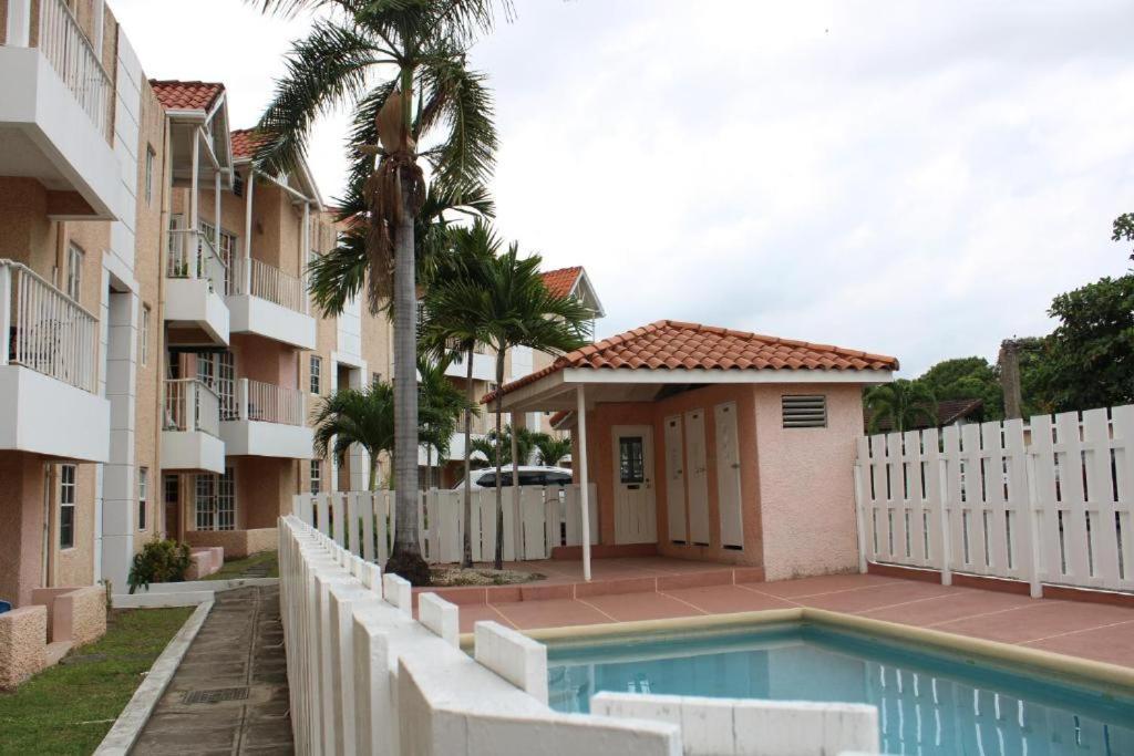 Finest Accommodation Marley Manor Apt # 513 Ground Floor 6 Marley Rd Kgn 6 Kingston Zewnętrze zdjęcie